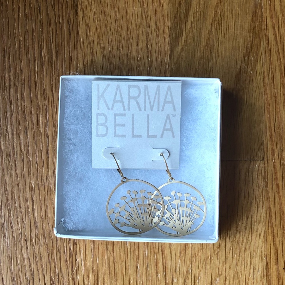 NWT gold earrings!!